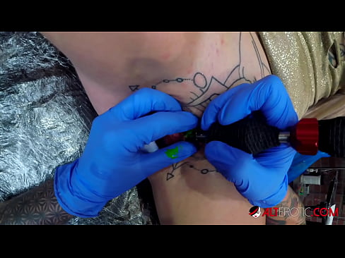 ❤️ Extremely tattooed hottie Sully Savage got a tattoo on her clitoris ❤️ Sex at en-us.xsexshop.ru